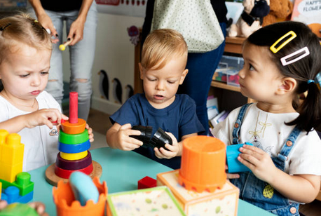2022-01-17 14_26_40-Bébés Jouets Crèche Banque d’images et photos libres de droit – iStock